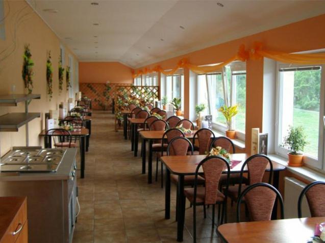 Trenčín Sport Hotel Ostrov מראה חיצוני תמונה